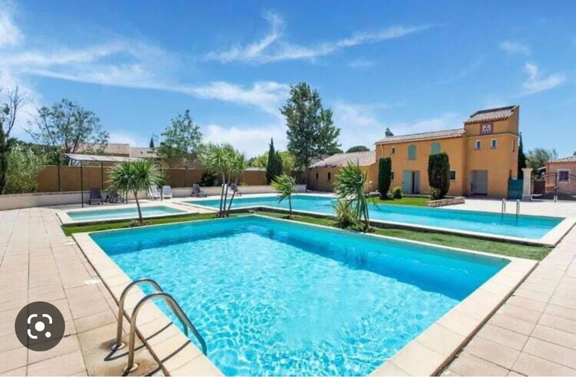 Maison De Vacances Dans Residence Avec Piscine Arles