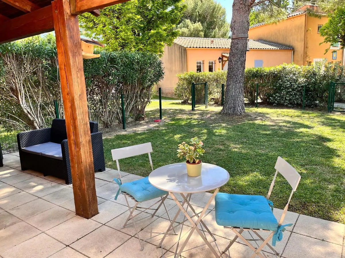 Maison De Vacances Dans Residence Avec Piscine Arles