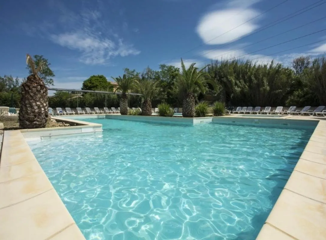 Holiday home Maison De Vacances Dans Residence Avec Piscine Arles France